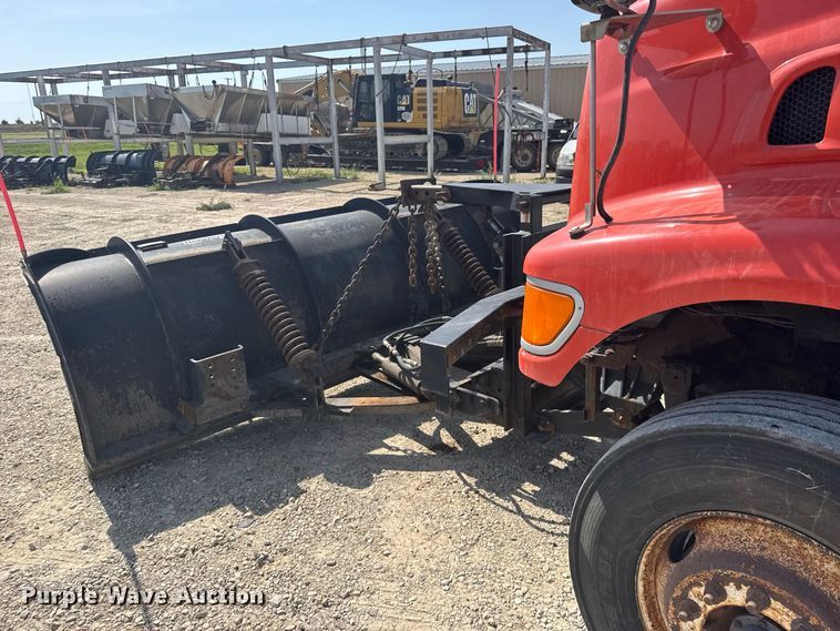 image for item DY3192 2003 Sterling L7500 Series dump truck