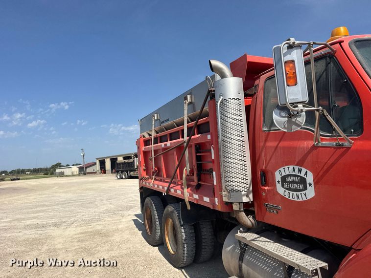 image for item DY3192 2003 Sterling L7500 Series dump truck