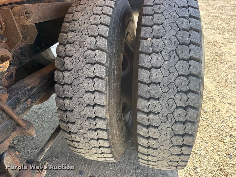 image for item DY3192 2003 Sterling L7500 Series dump truck