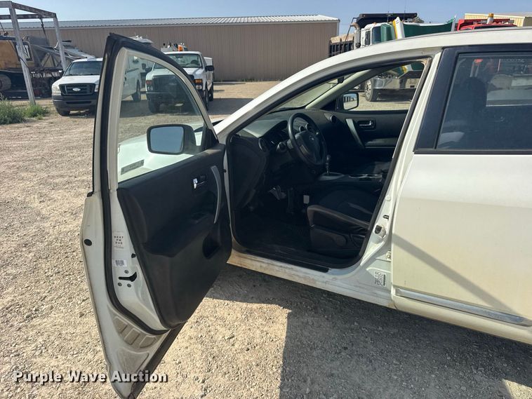 image for item DY3197 2013 Nissan Rogue SUV