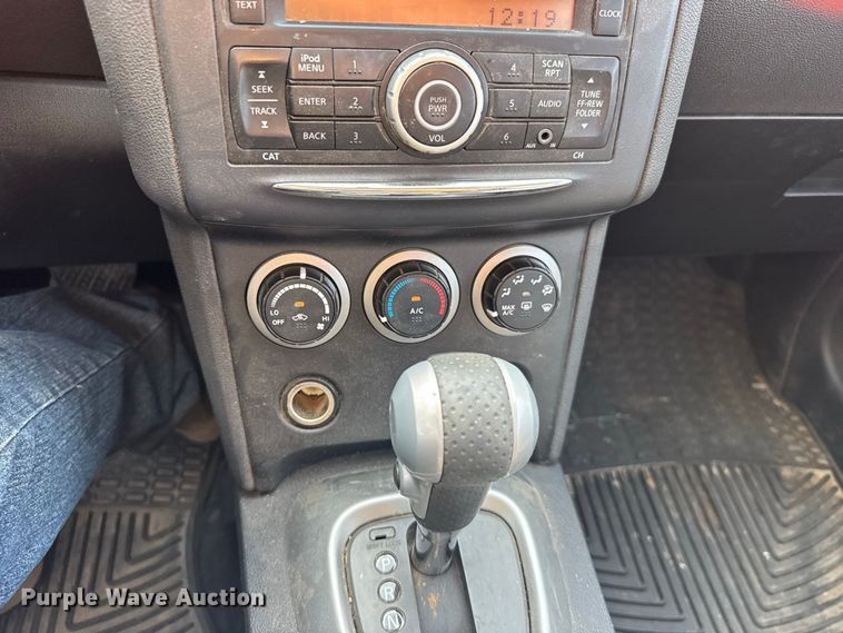 image for item DY3197 2013 Nissan Rogue SUV