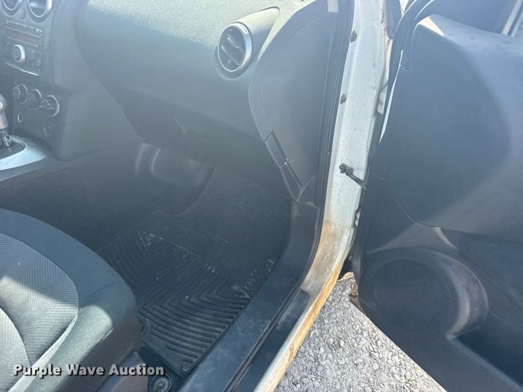 image for item DY3197 2013 Nissan Rogue SUV