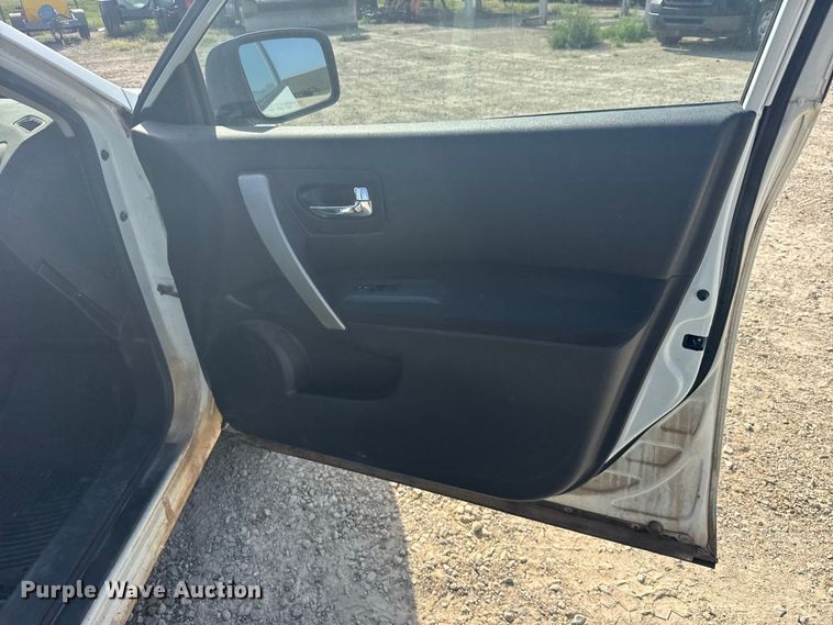 image for item DY3197 2013 Nissan Rogue SUV