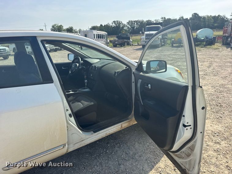 image for item DY3197 2013 Nissan Rogue SUV
