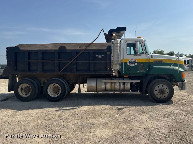 image for item DY3198 1998 Mack CH613 dump truck