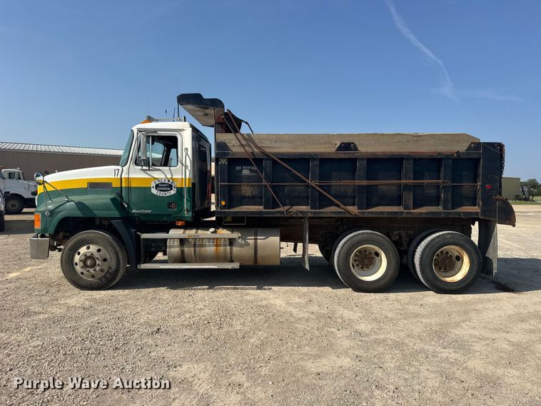 image for item DY3198 1998 Mack CH613 dump truck