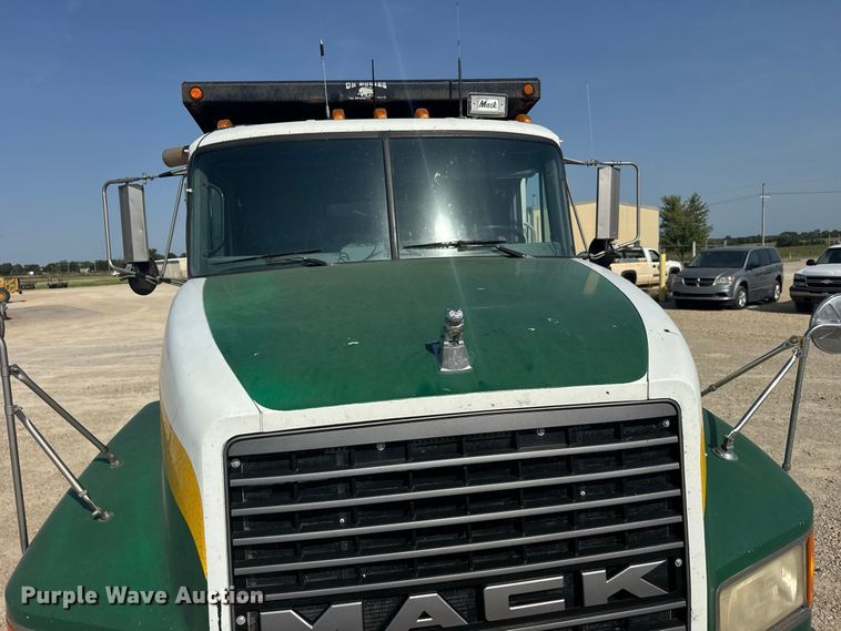image for item DY3198 1998 Mack CH613 dump truck