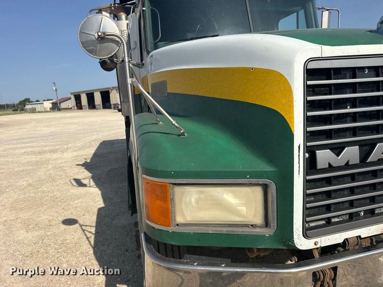 image for item DY3198 1998 Mack CH613 dump truck