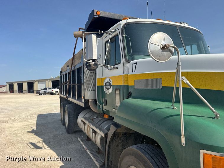 image for item DY3198 1998 Mack CH613 dump truck