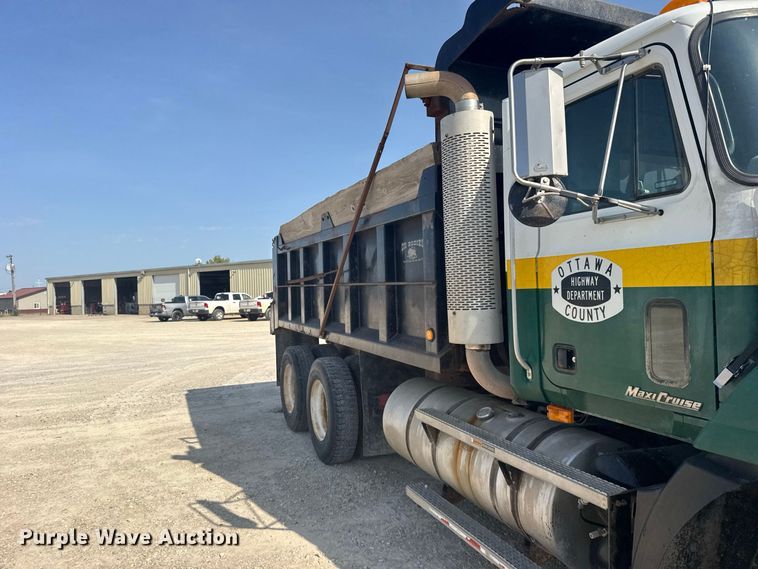 image for item DY3198 1998 Mack CH613 dump truck