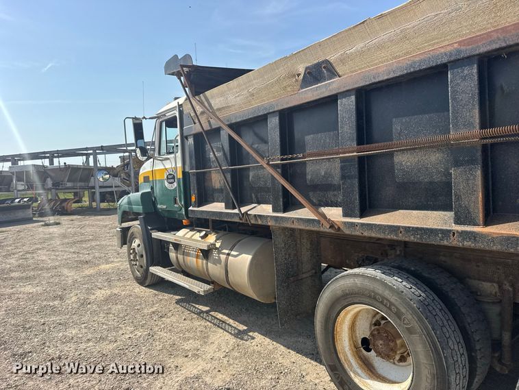 image for item DY3198 1998 Mack CH613 dump truck