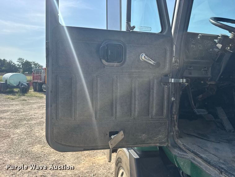 image for item DY3198 1998 Mack CH613 dump truck