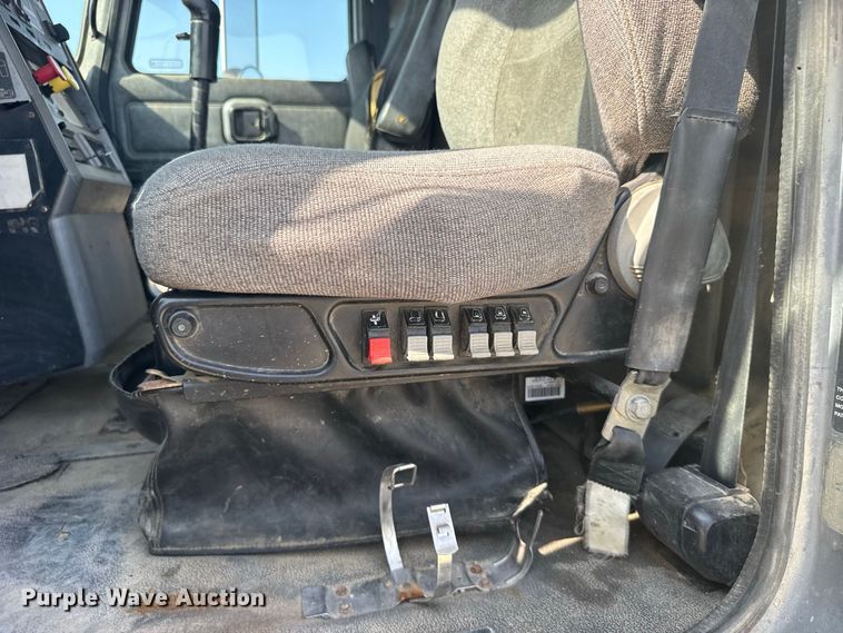 image for item DY3198 1998 Mack CH613 dump truck
