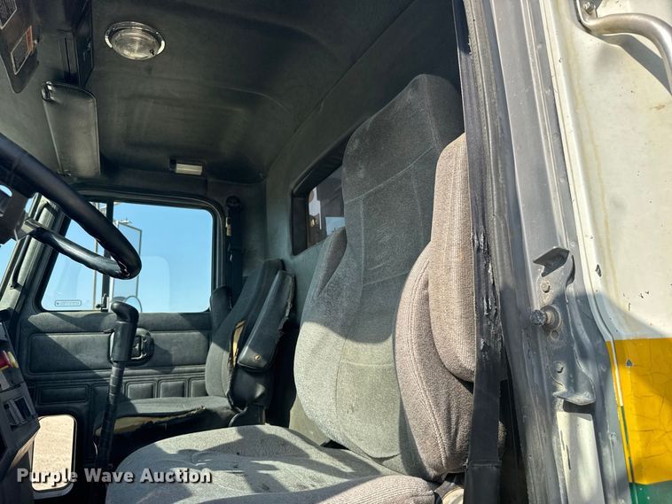 image for item DY3198 1998 Mack CH613 dump truck