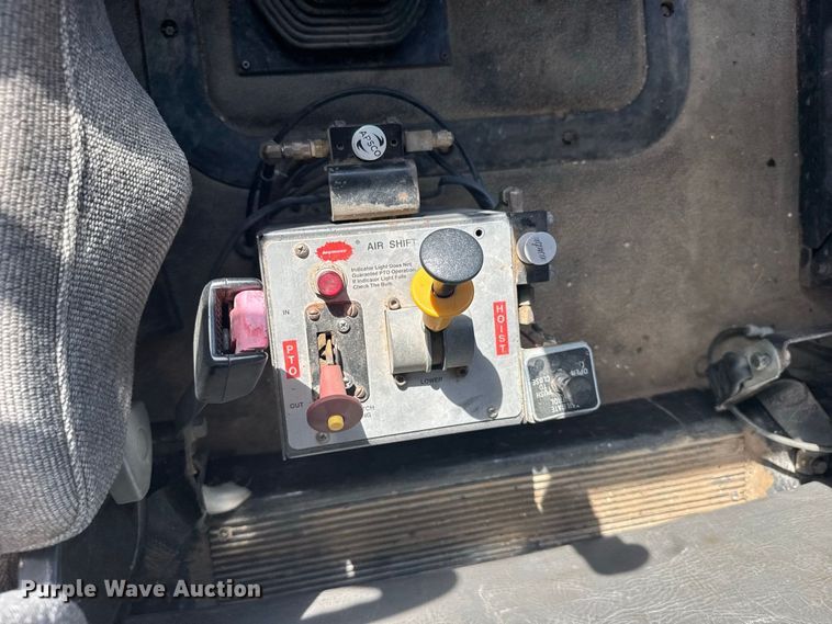 image for item DY3198 1998 Mack CH613 dump truck