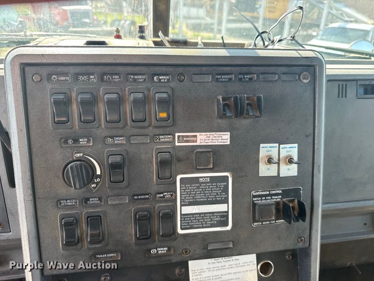image for item DY3198 1998 Mack CH613 dump truck