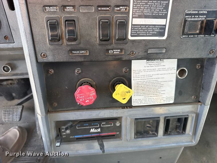 image for item DY3198 1998 Mack CH613 dump truck