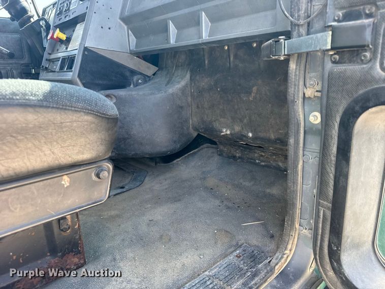 image for item DY3198 1998 Mack CH613 dump truck