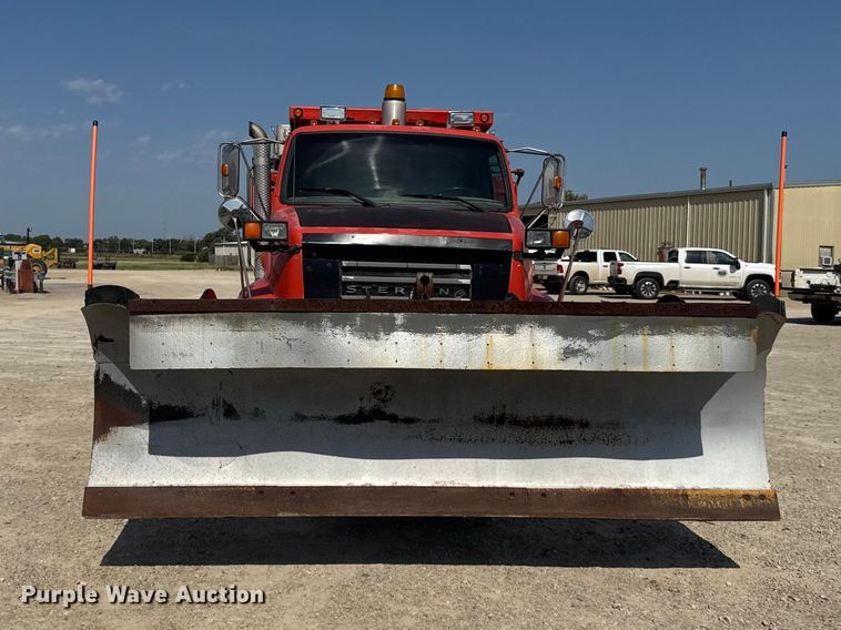 image for item DY3199 2001 Sterling L7500 Series dump truck