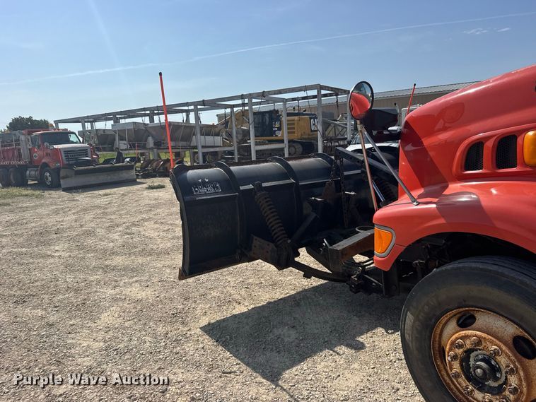 image for item DY3199 2001 Sterling L7500 Series dump truck