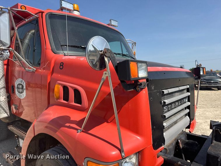 image for item DY3199 2001 Sterling L7500 Series dump truck