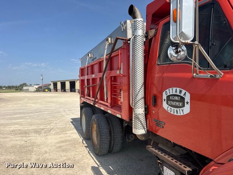 image for item DY3199 2001 Sterling L7500 Series dump truck