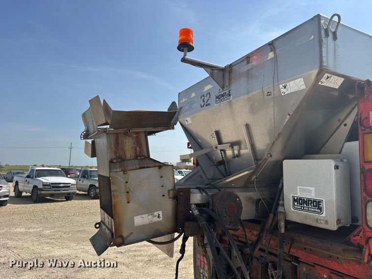 image for item DY3199 2001 Sterling L7500 Series dump truck