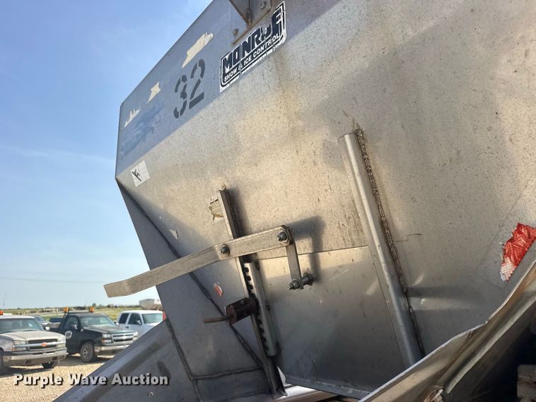 image for item DY3199 2001 Sterling L7500 Series dump truck