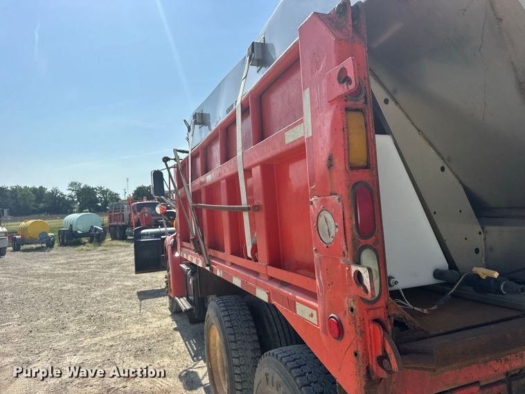 image for item DY3199 2001 Sterling L7500 Series dump truck