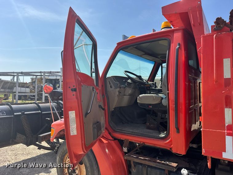image for item DY3199 2001 Sterling L7500 Series dump truck