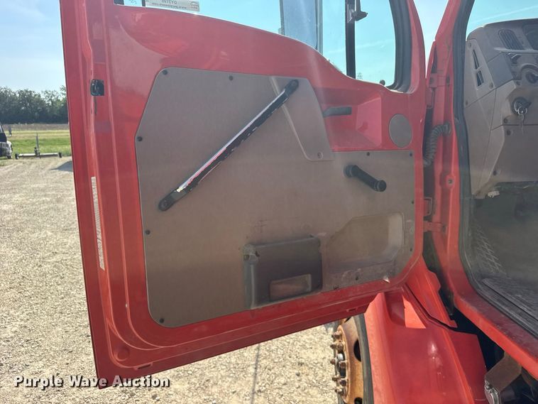 image for item DY3199 2001 Sterling L7500 Series dump truck