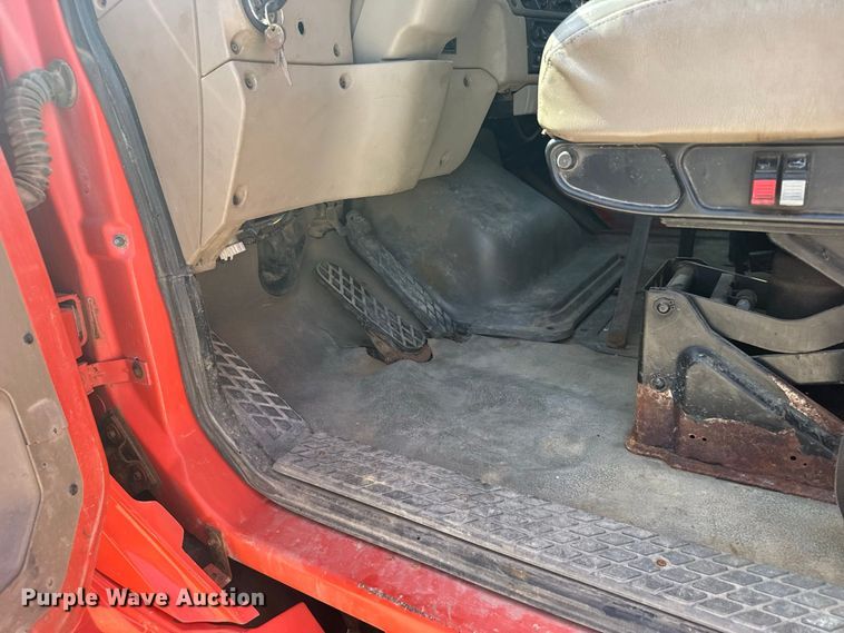 image for item DY3199 2001 Sterling L7500 Series dump truck