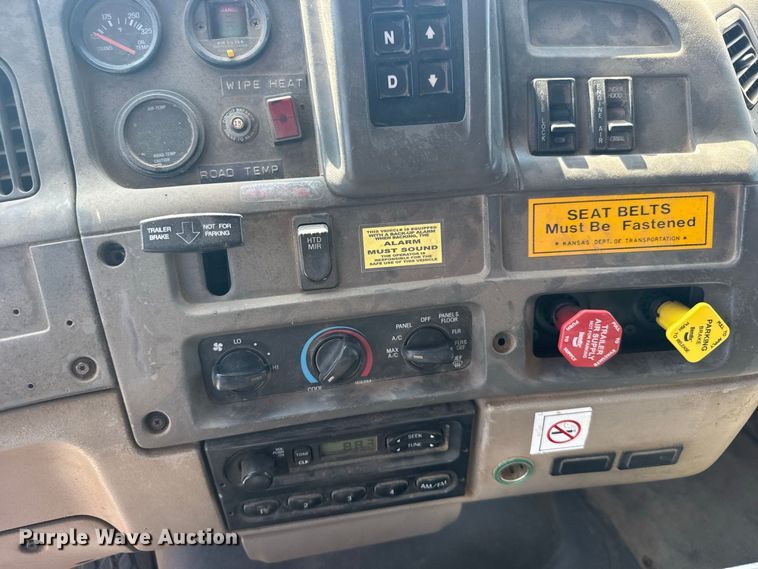 image for item DY3199 2001 Sterling L7500 Series dump truck