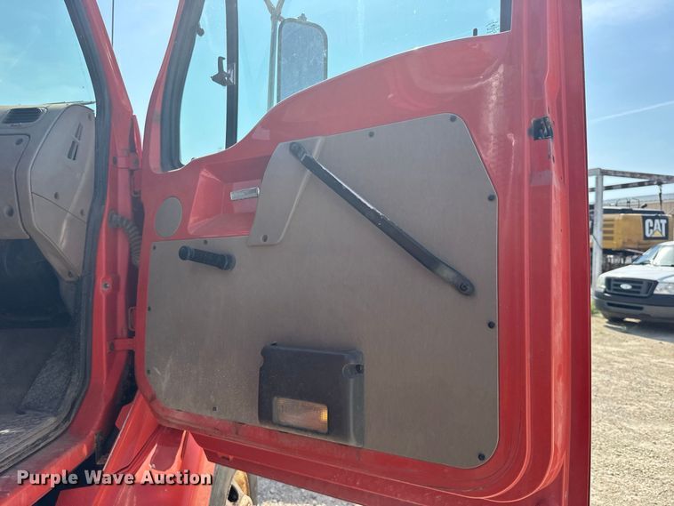 image for item DY3199 2001 Sterling L7500 Series dump truck