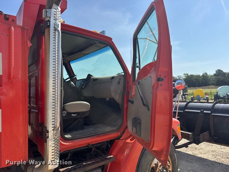 image for item DY3199 2001 Sterling L7500 Series dump truck