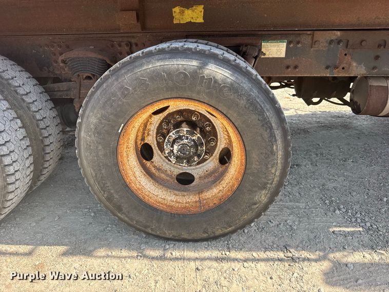 image for item DY3199 2001 Sterling L7500 Series dump truck