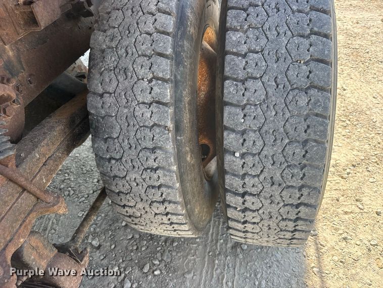 image for item DY3199 2001 Sterling L7500 Series dump truck