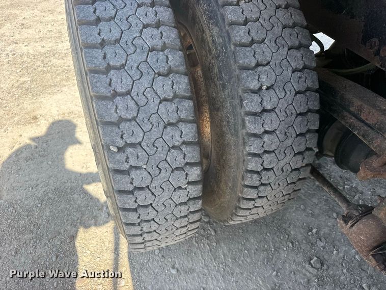 image for item DY3199 2001 Sterling L7500 Series dump truck