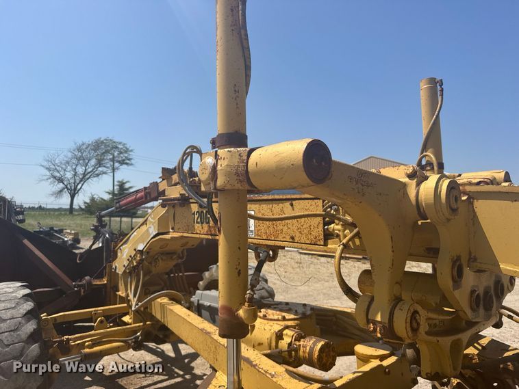 image for item DY3202 1990 Caterpillar 120G motor grader