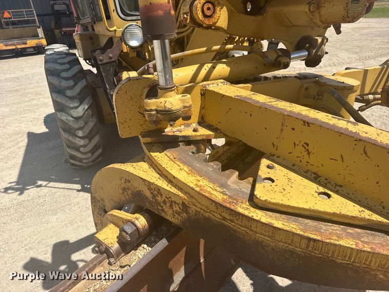 image for item DY3202 1990 Caterpillar 120G motor grader