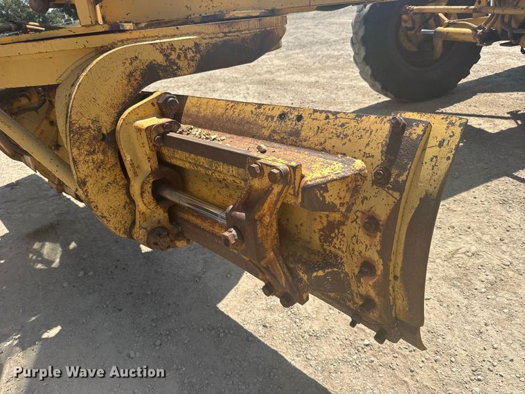 image for item DY3202 1990 Caterpillar 120G motor grader