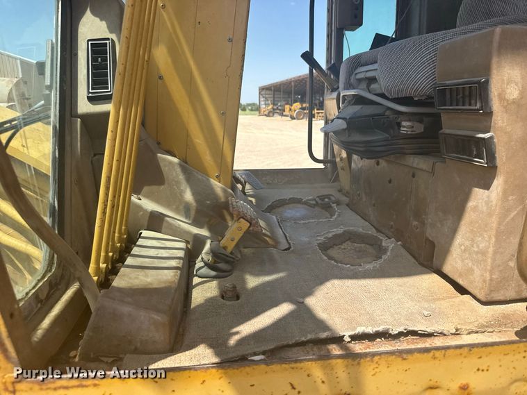 image for item DY3202 1990 Caterpillar 120G motor grader