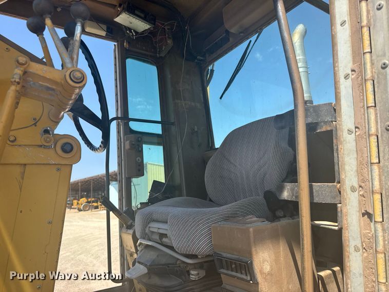 image for item DY3202 1990 Caterpillar 120G motor grader