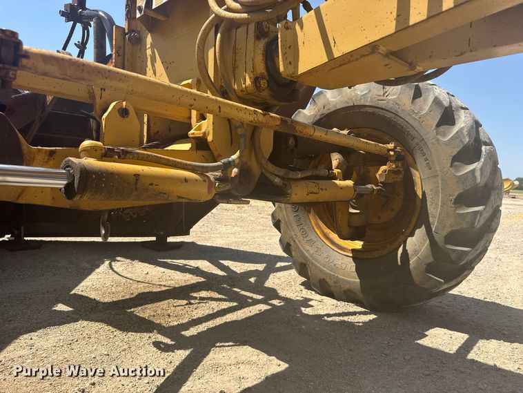 image for item DY3202 1990 Caterpillar 120G motor grader