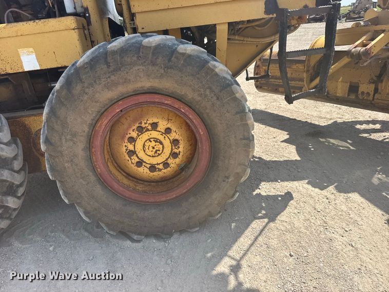 image for item DY3202 1990 Caterpillar 120G motor grader