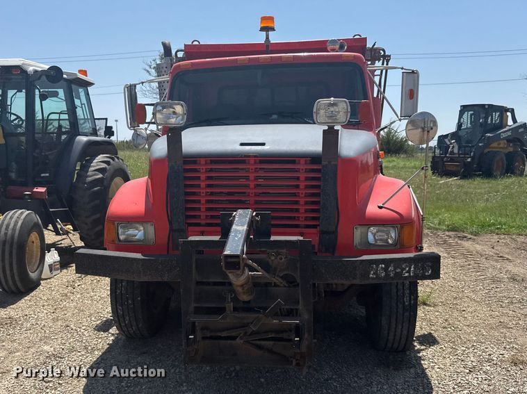image for item DY3203 1997 International F4900 dump truck