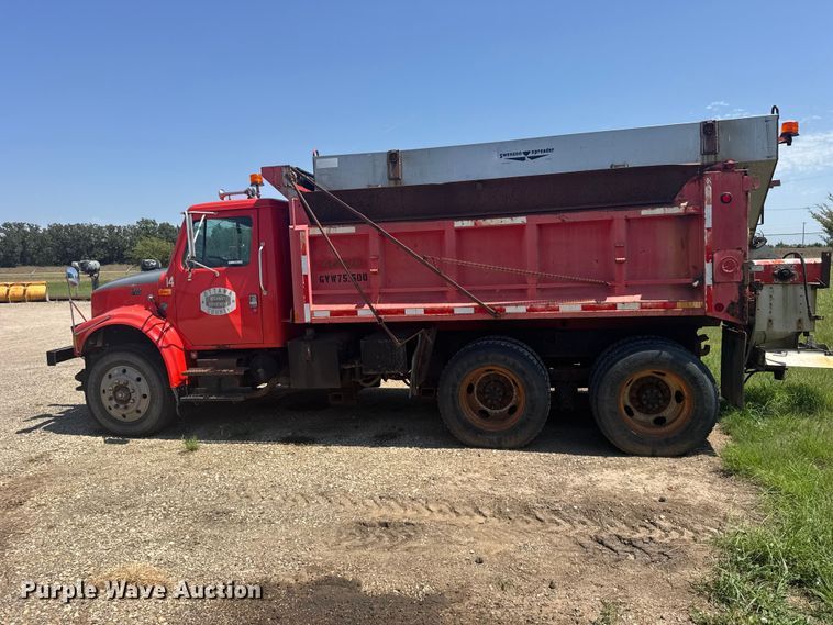 image for item DY3203 1997 International F4900 dump truck