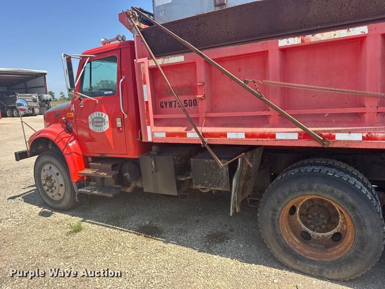 image for item DY3203 1997 International F4900 dump truck