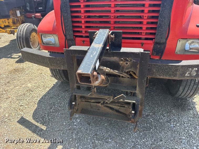 image for item DY3203 1997 International F4900 dump truck
