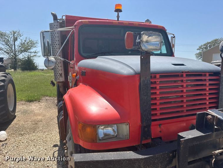 image for item DY3203 1997 International F4900 dump truck